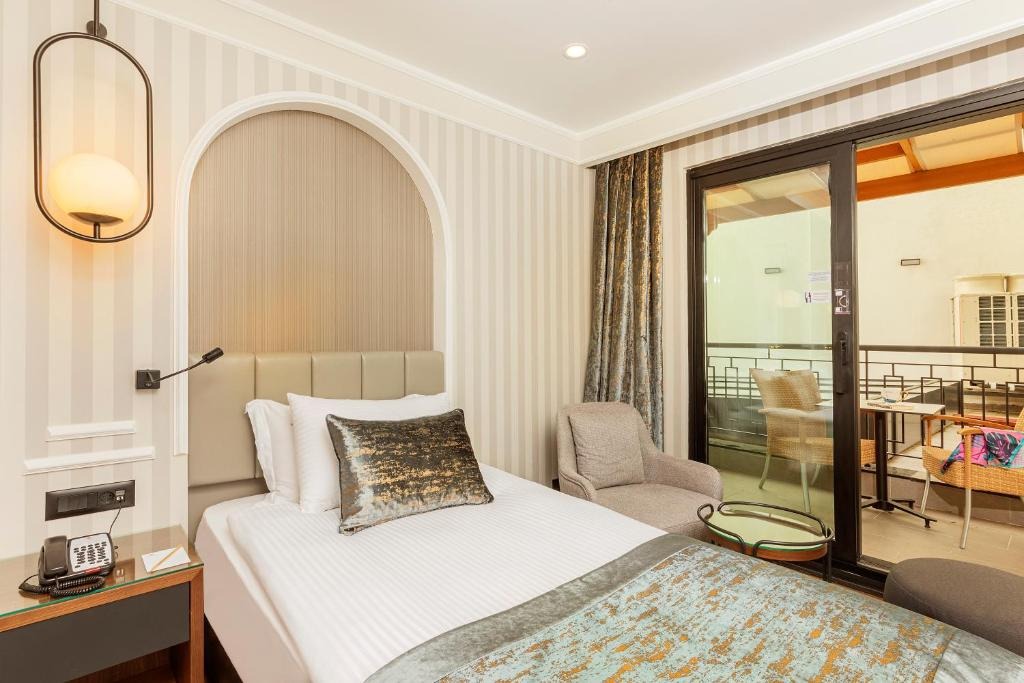 هتل موکارناس پرا